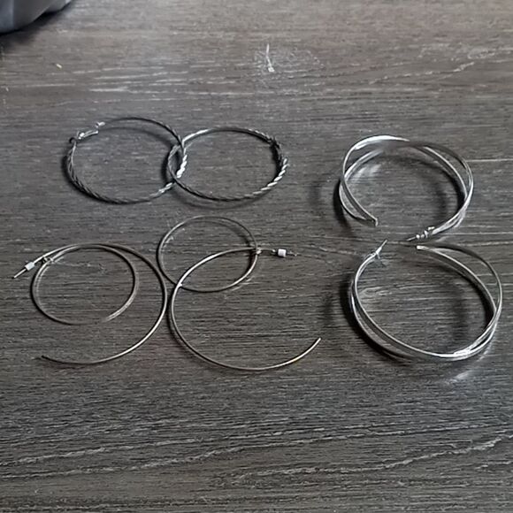 Earring bundle   - Picture 1 of 3